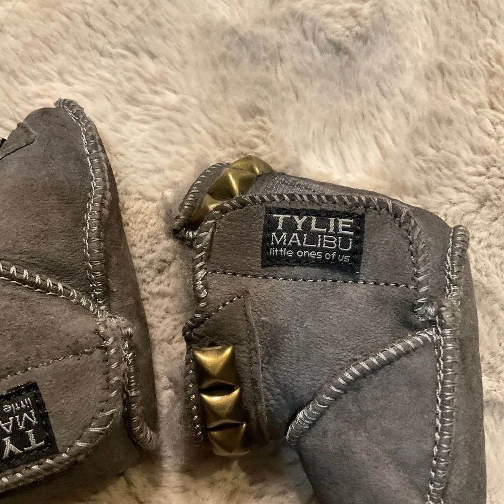 Tylie Malibu Baby Pyramid Stud Booties Gray Hook Loop Closure‎